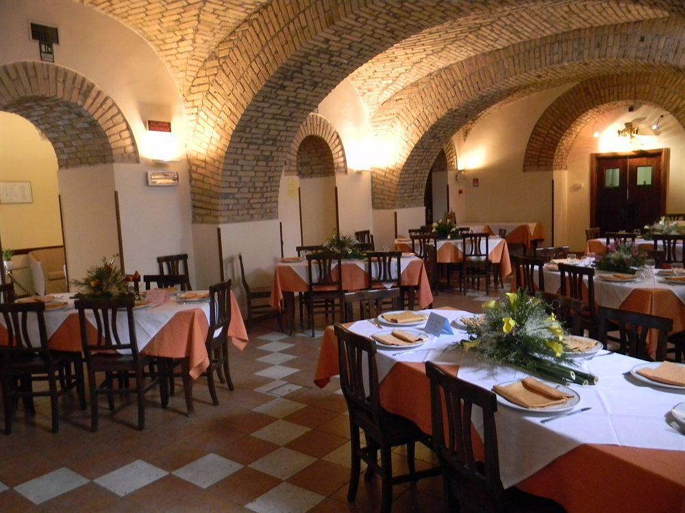 Domus Carmelitana Hotel Rome Bagian luar foto