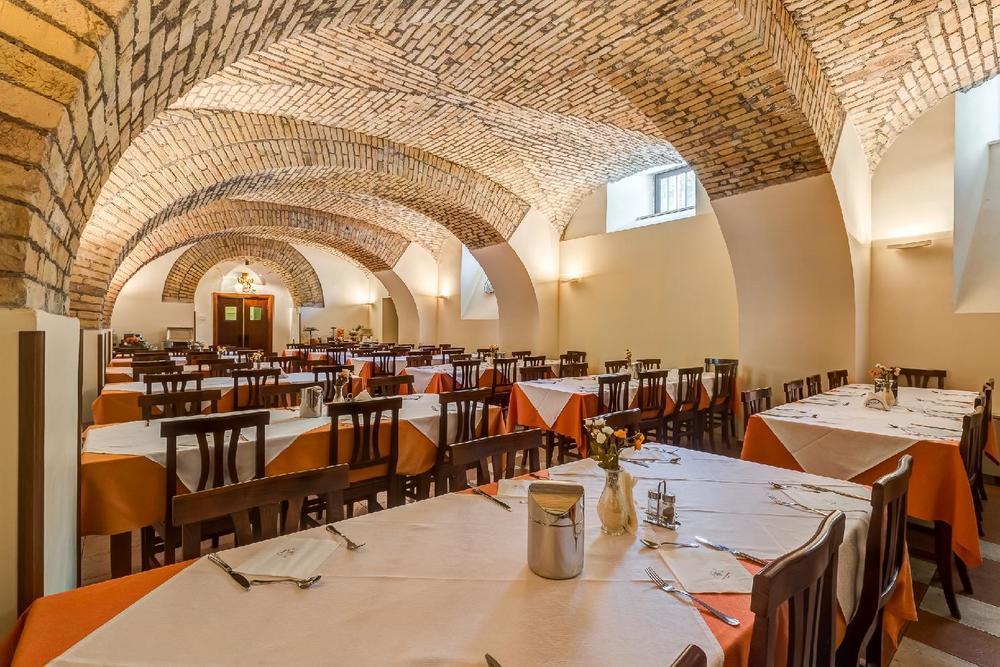 Domus Carmelitana Hotel Rome Bagian luar foto