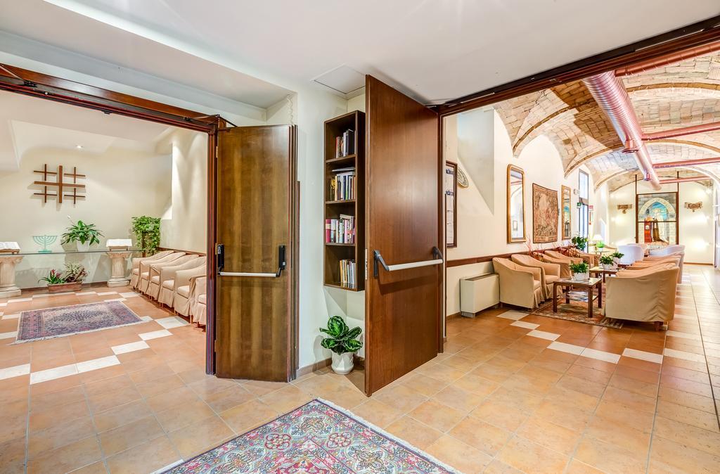 Domus Carmelitana Hotel Rome Bagian luar foto