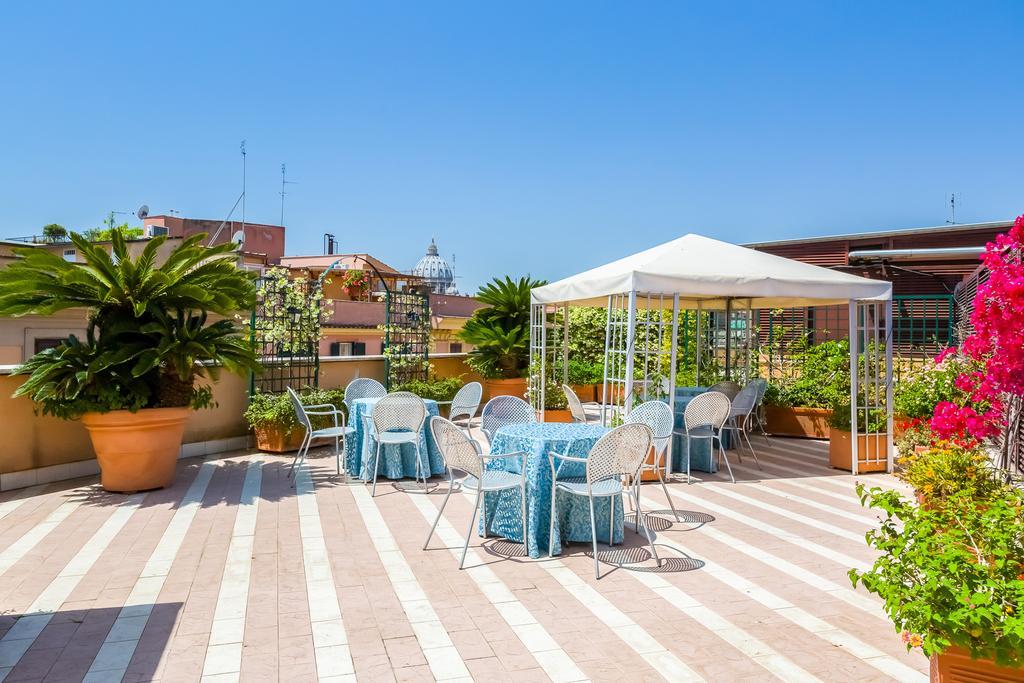 Domus Carmelitana Hotel Rome Bagian luar foto