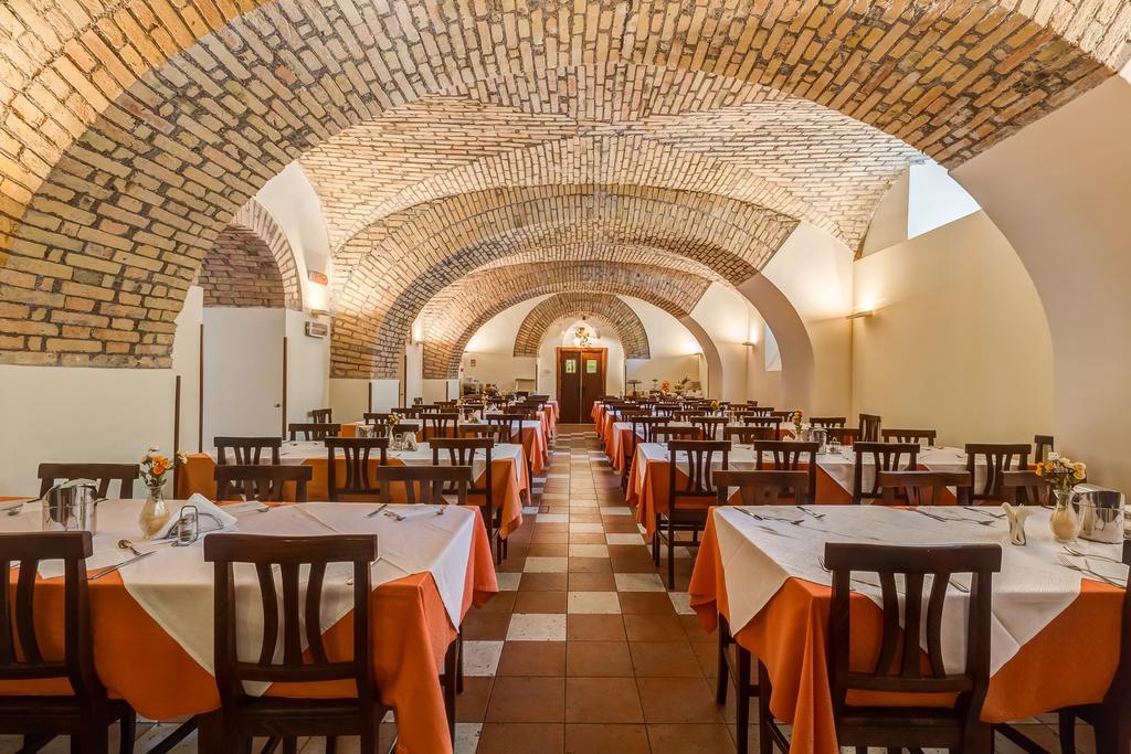 Domus Carmelitana Hotel Rome Bagian luar foto