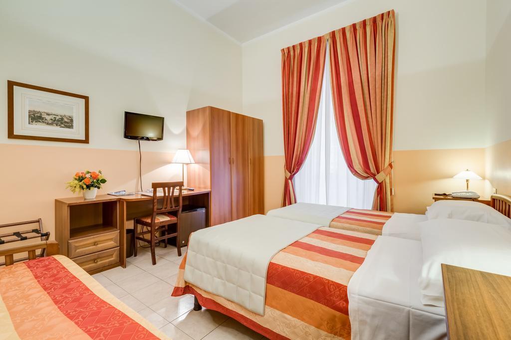 Domus Carmelitana Hotel Rome Bagian luar foto