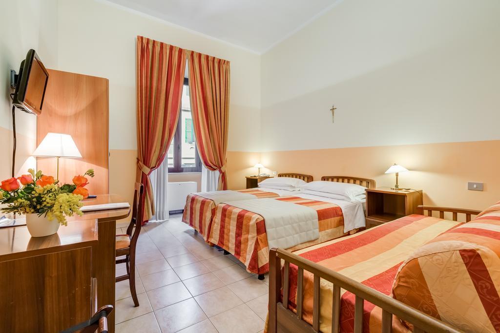 Domus Carmelitana Hotel Rome Bagian luar foto