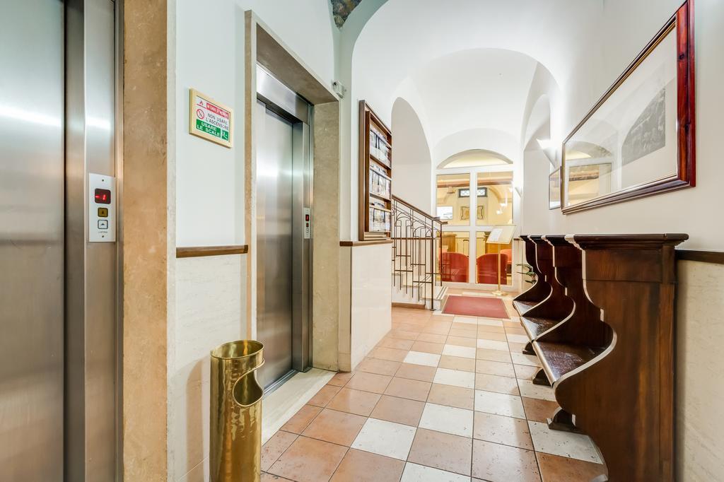 Domus Carmelitana Hotel Rome Bagian luar foto