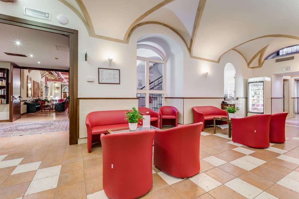 Domus Carmelitana Hotel Rome Bagian luar foto