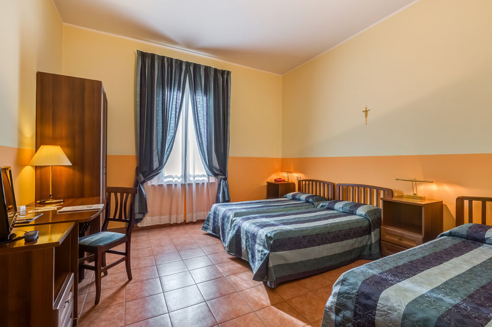 Domus Carmelitana Hotel Rome Bagian luar foto