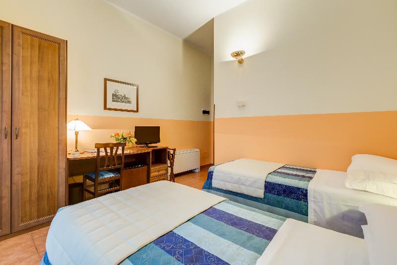 Domus Carmelitana Hotel Rome Bagian luar foto