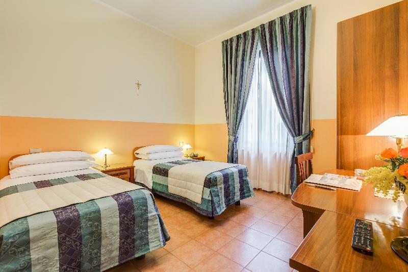 Domus Carmelitana Hotel Rome Bagian luar foto