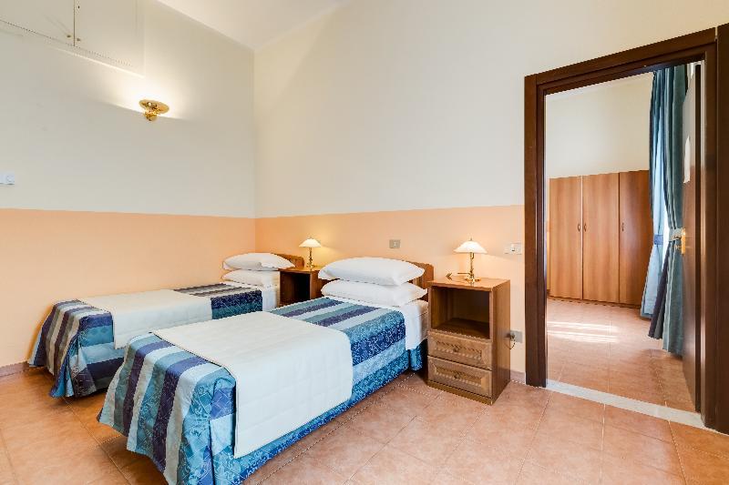 Domus Carmelitana Hotel Rome Bagian luar foto