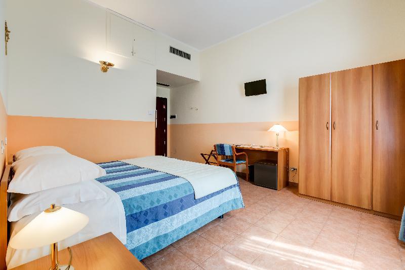 Domus Carmelitana Hotel Rome Bagian luar foto