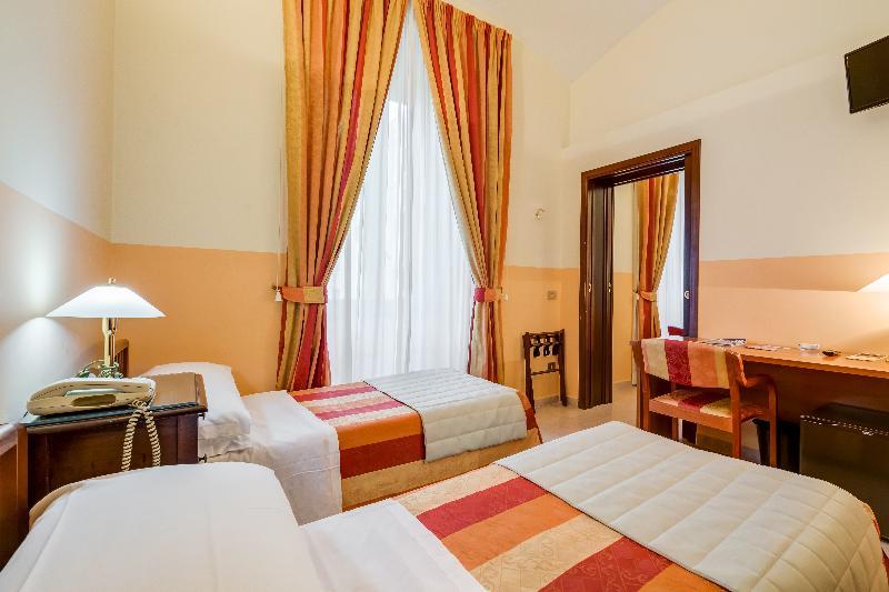Domus Carmelitana Hotel Rome Bagian luar foto