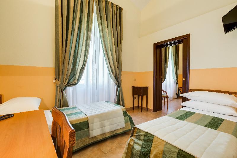 Domus Carmelitana Hotel Rome Bagian luar foto