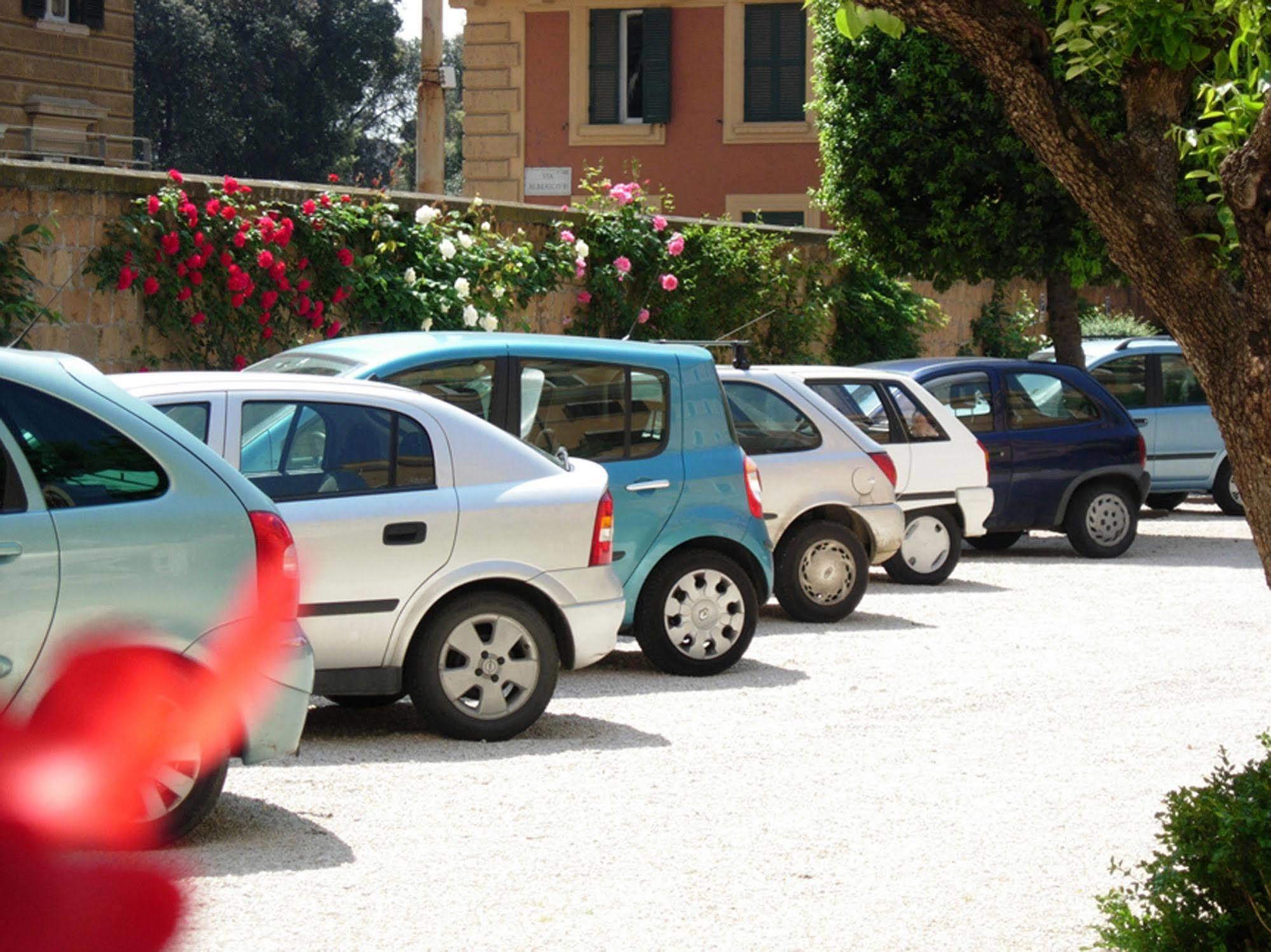 Domus Carmelitana Hotel Rome Bagian luar foto