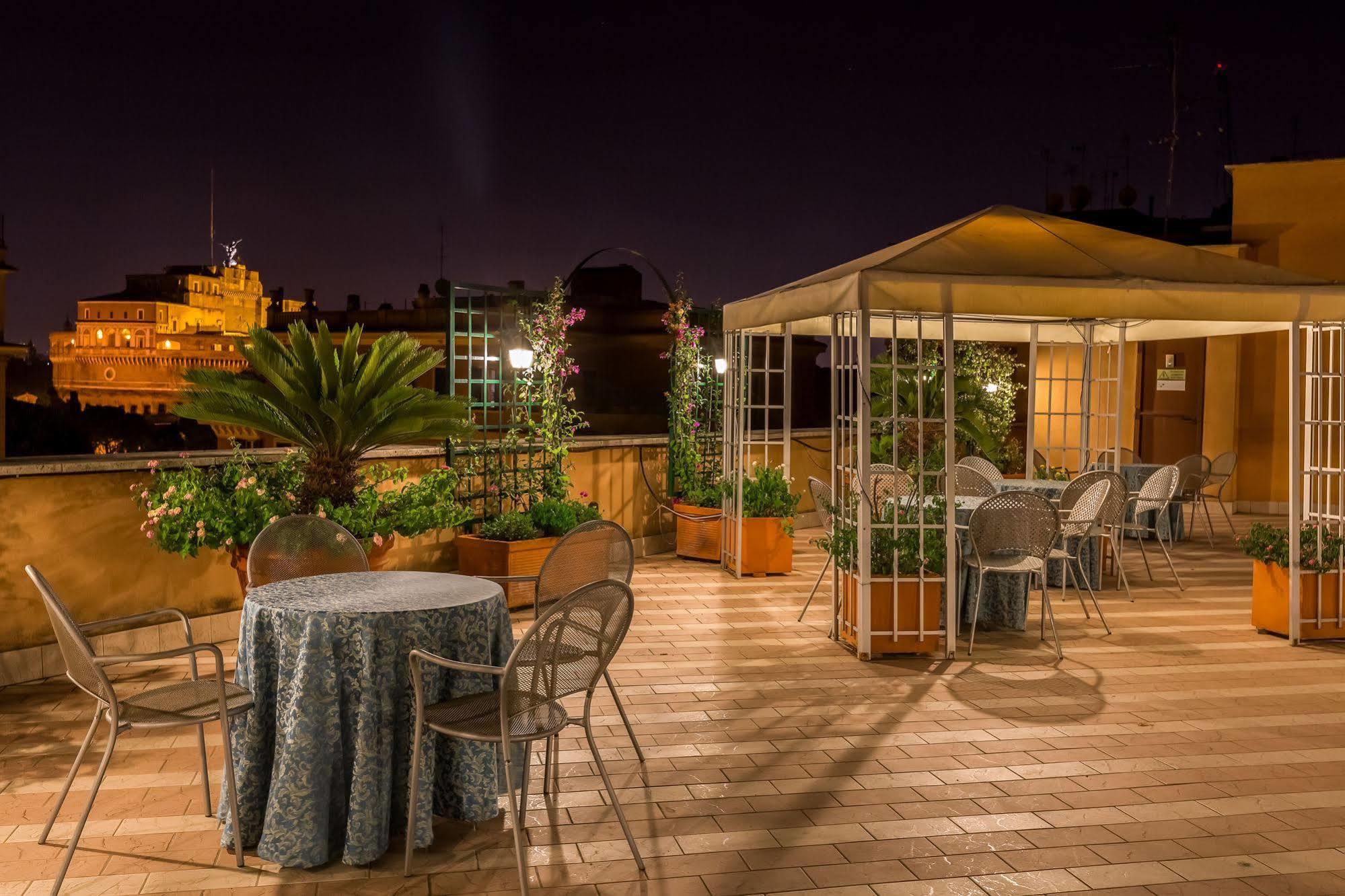 Domus Carmelitana Hotel Rome Bagian luar foto