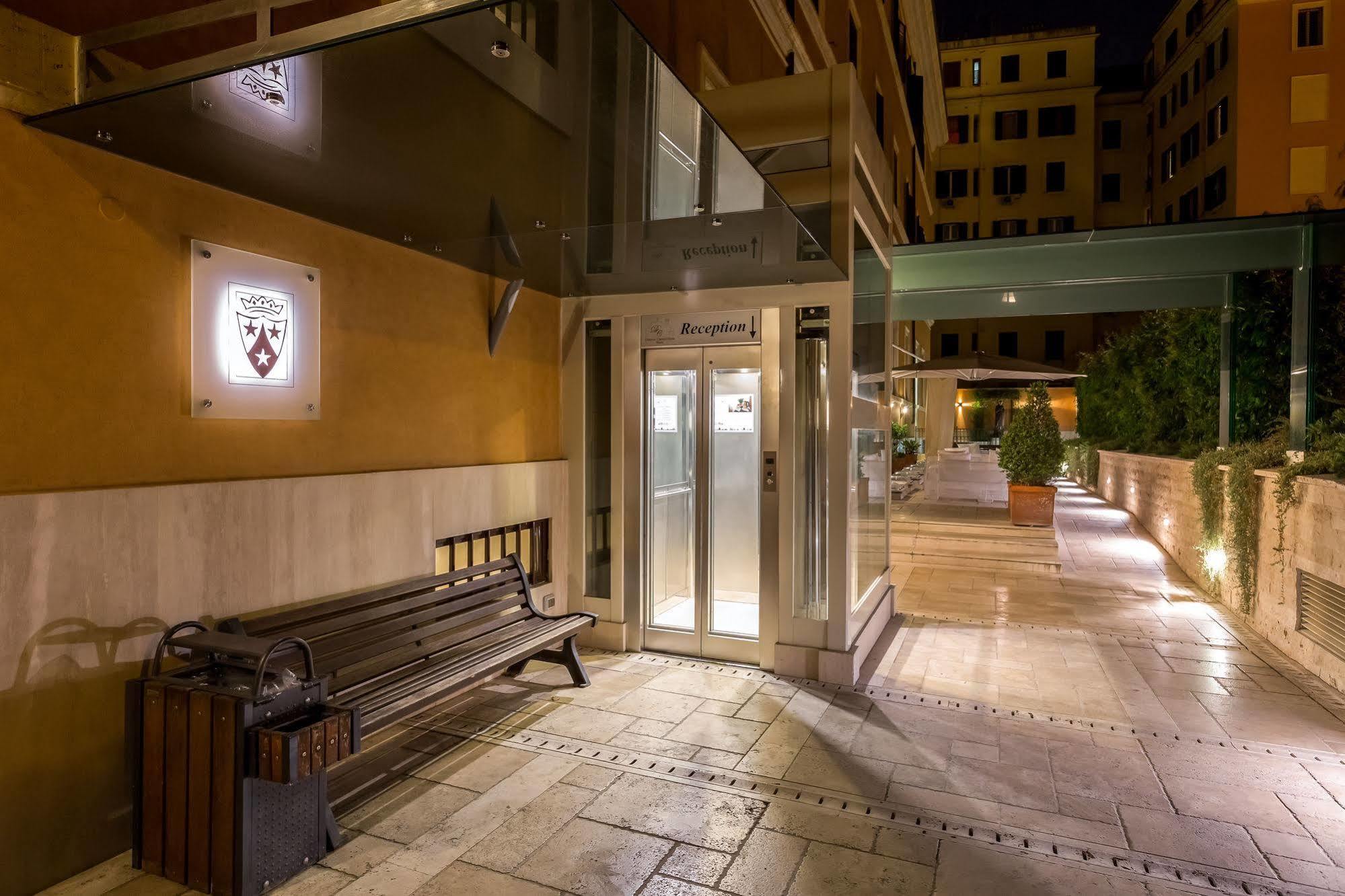Domus Carmelitana Hotel Rome Bagian luar foto